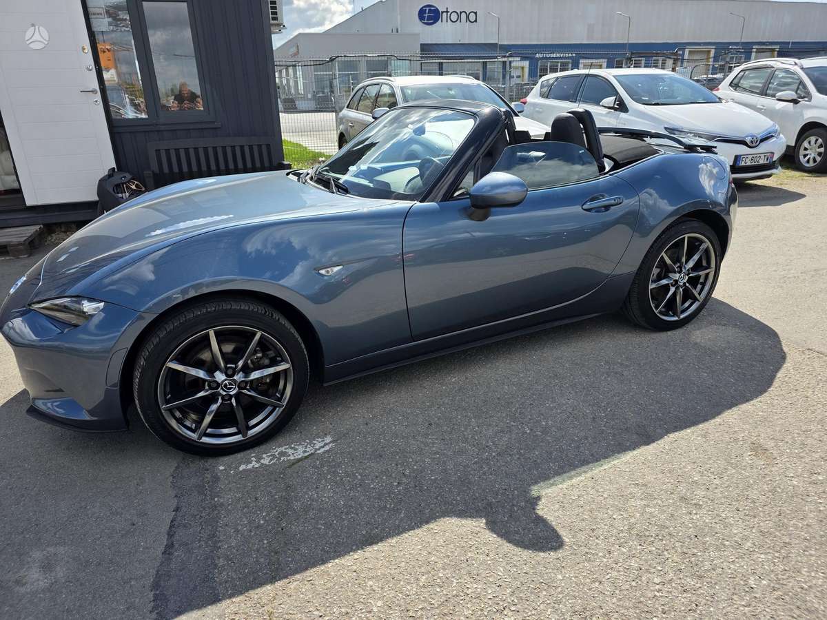 Mazda MX-5, 2.0 l., convertible
