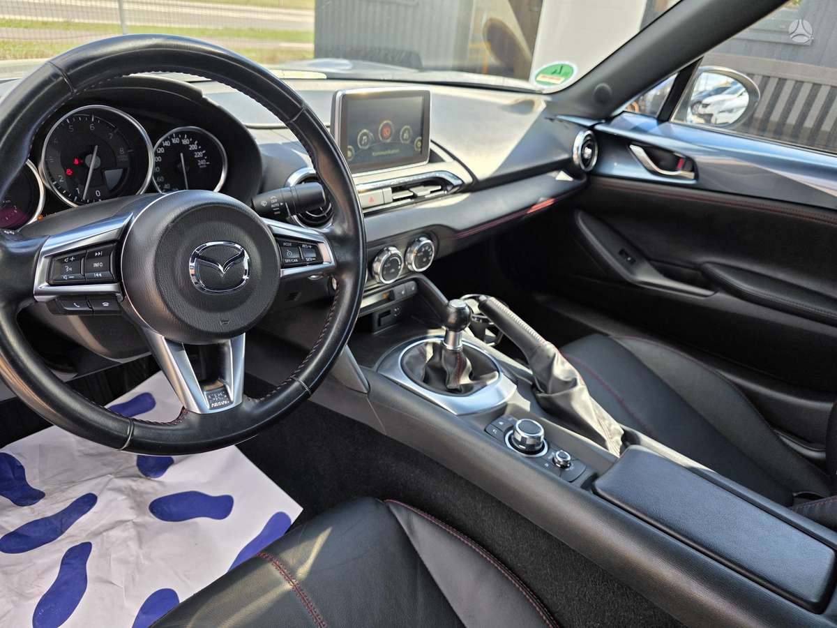 Mazda MX-5, 2.0 l., convertible