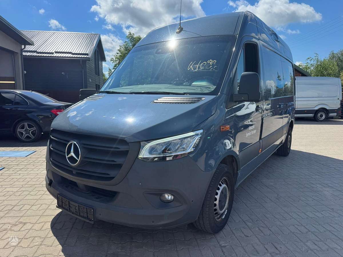 Mercedes-Benz Sprinter W910, preču