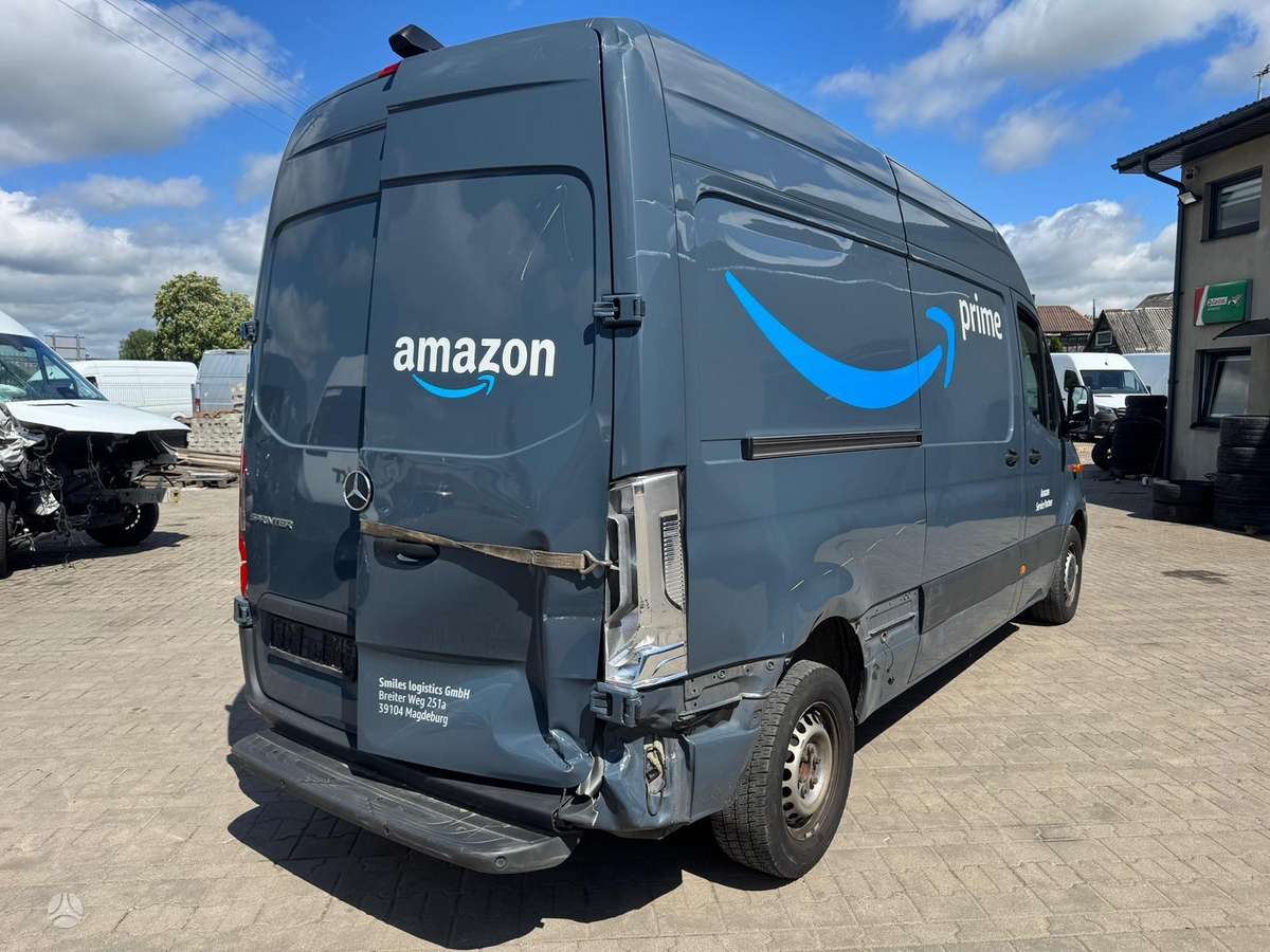Mercedes-Benz Sprinter W910, preču