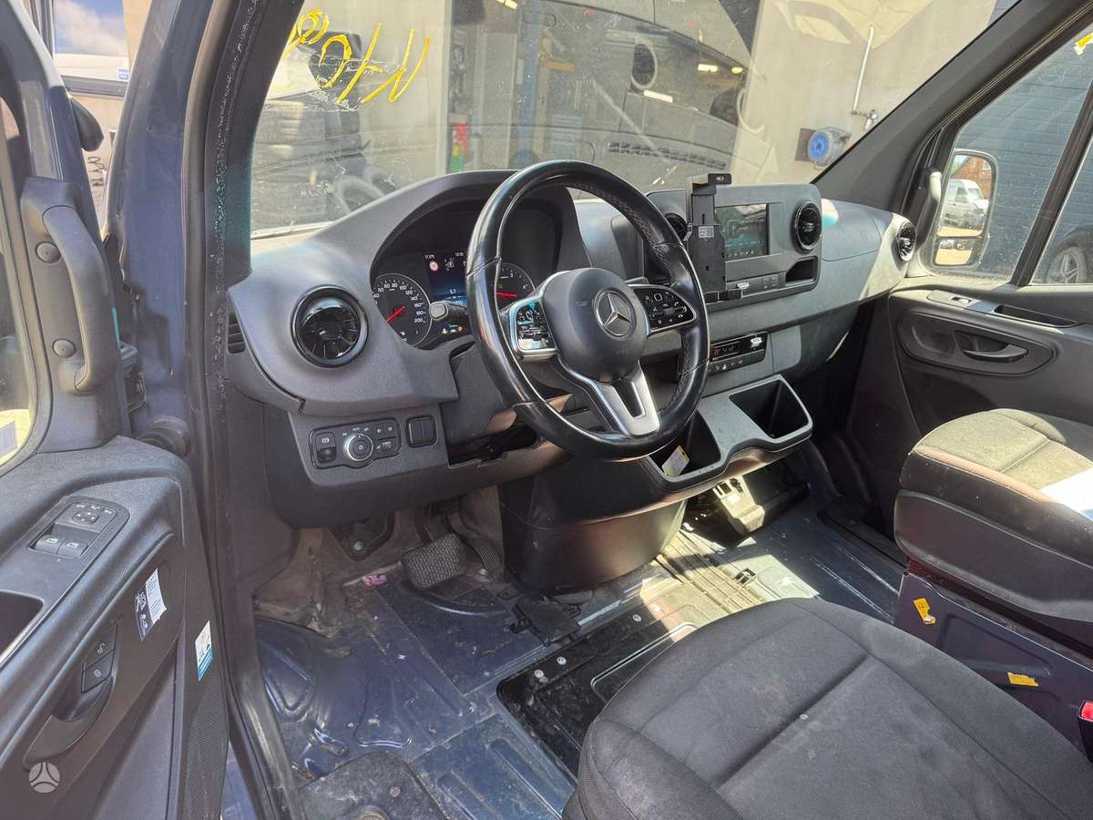 Mercedes-Benz Sprinter W910, cargo vans