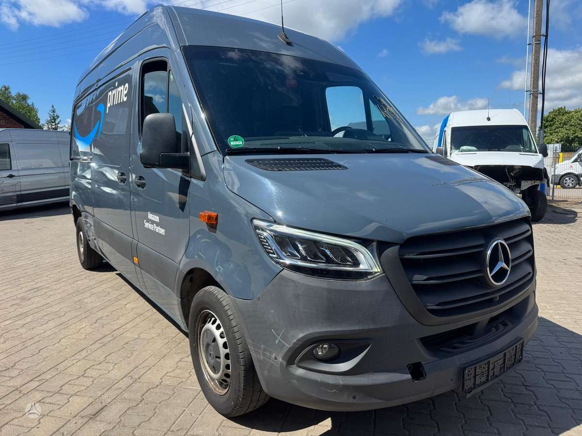 Mercedes-Benz Sprinter W910, preču
