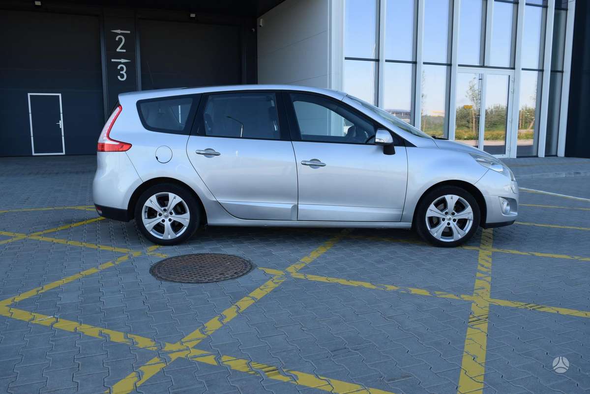 Renault Grand Scenic - 8