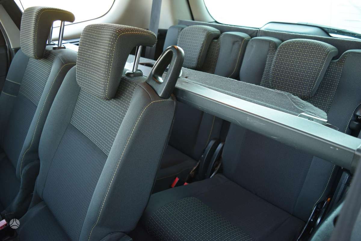 Renault Grand Scenic - 12