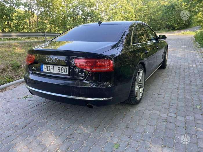 Audi A8, 4.2 l., sedanas