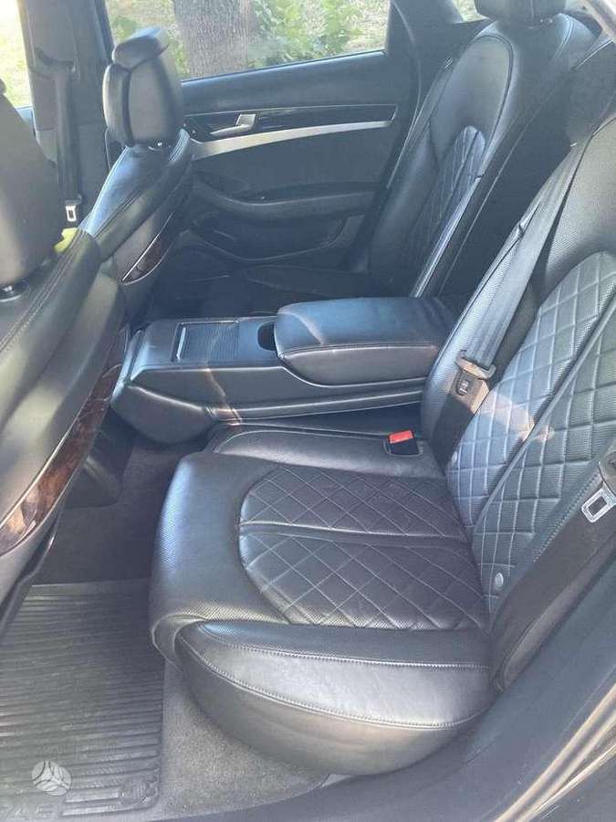 Audi A8, 4.2 l., sedanas