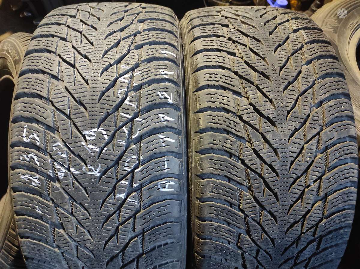 Nokian, žieminės 235/40 R19