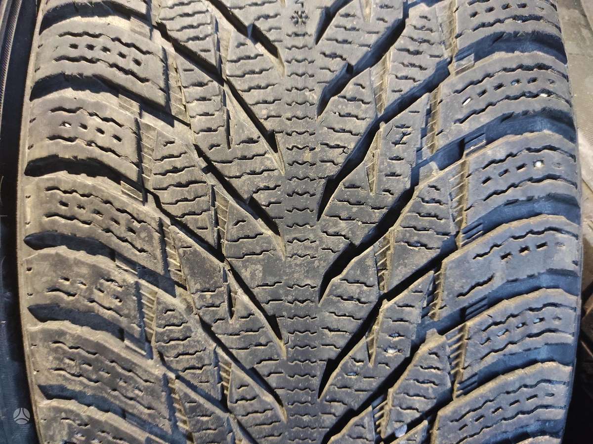Nokian, winter 235/40 R19