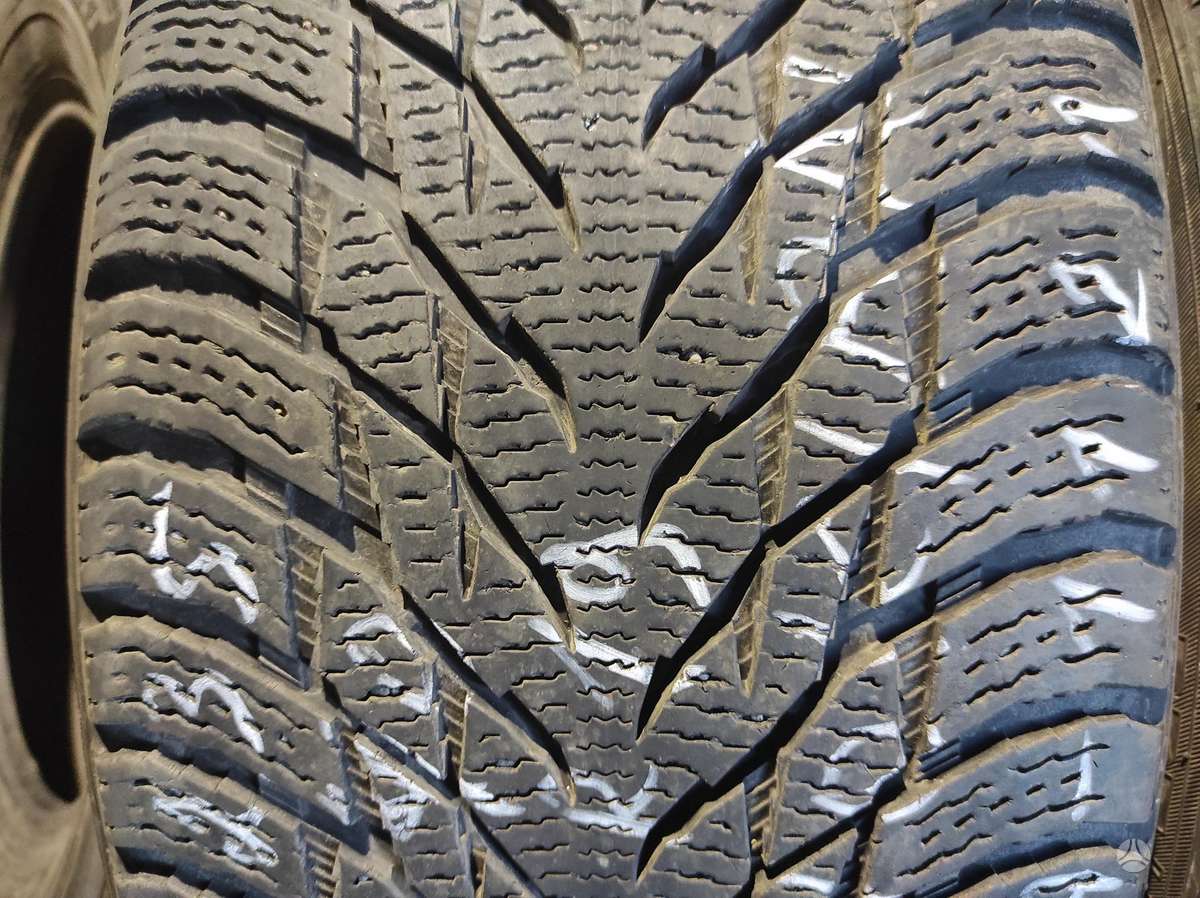 Nokian, žieminės 235/40 R19
