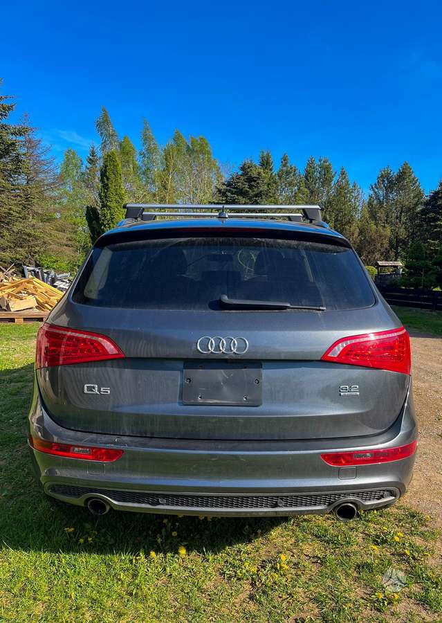 Audi Q5, 3.2 l., off-road / crossover