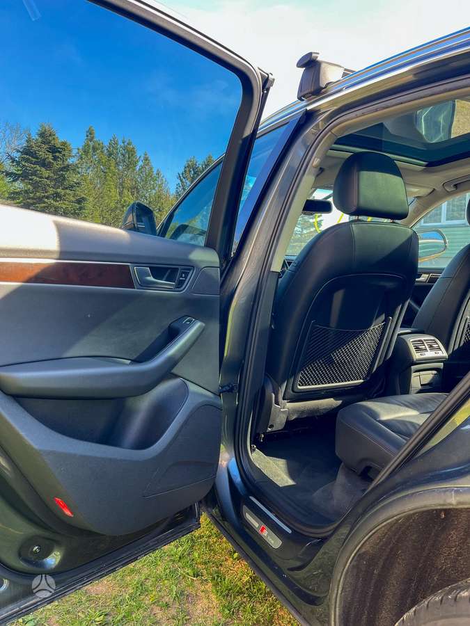 Audi Q5, 3.2 l., off-road / crossover