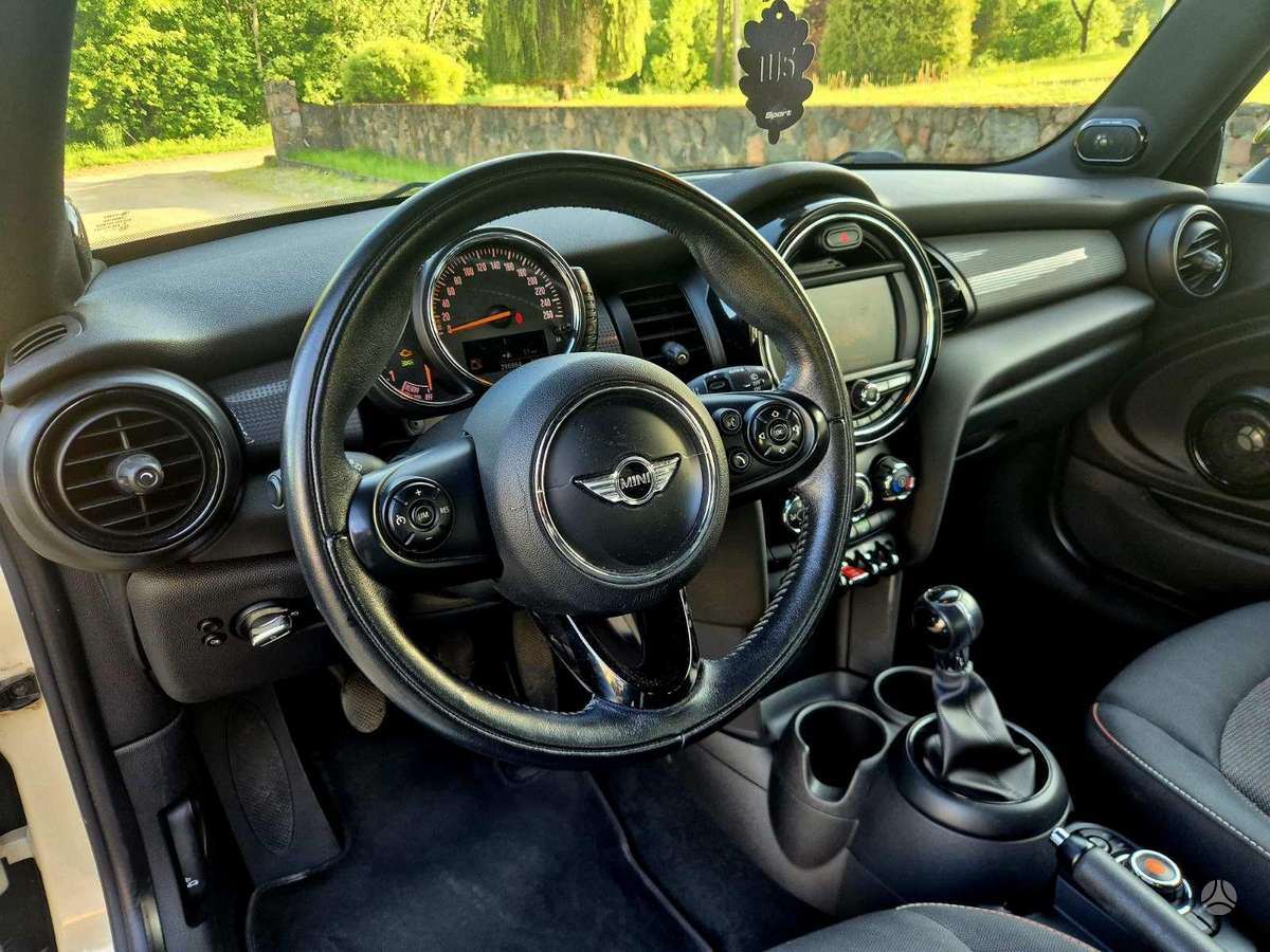 Mini Cooper, 1.5 l., hatchback