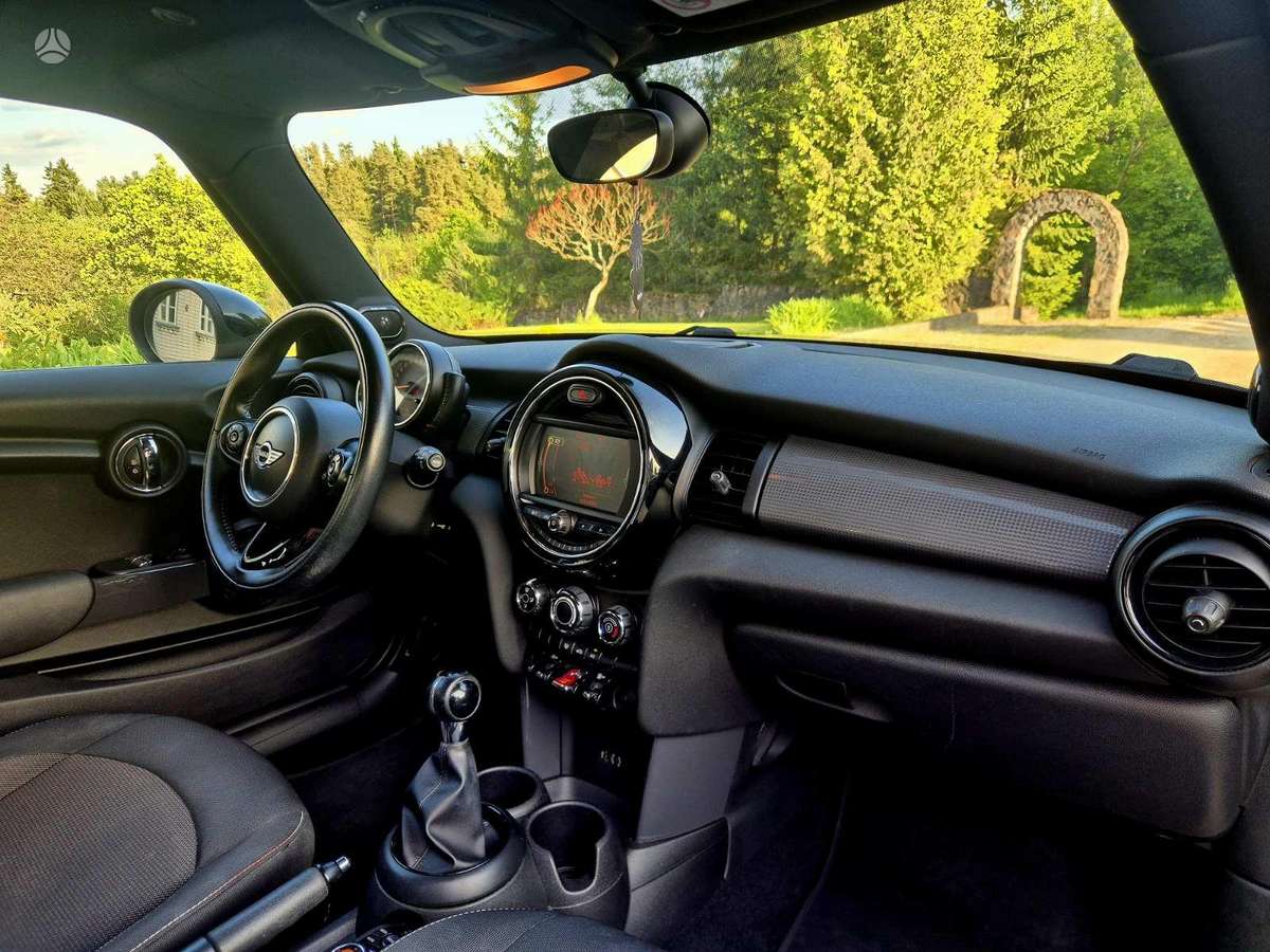 Mini Cooper, 1.5 l., hatchback