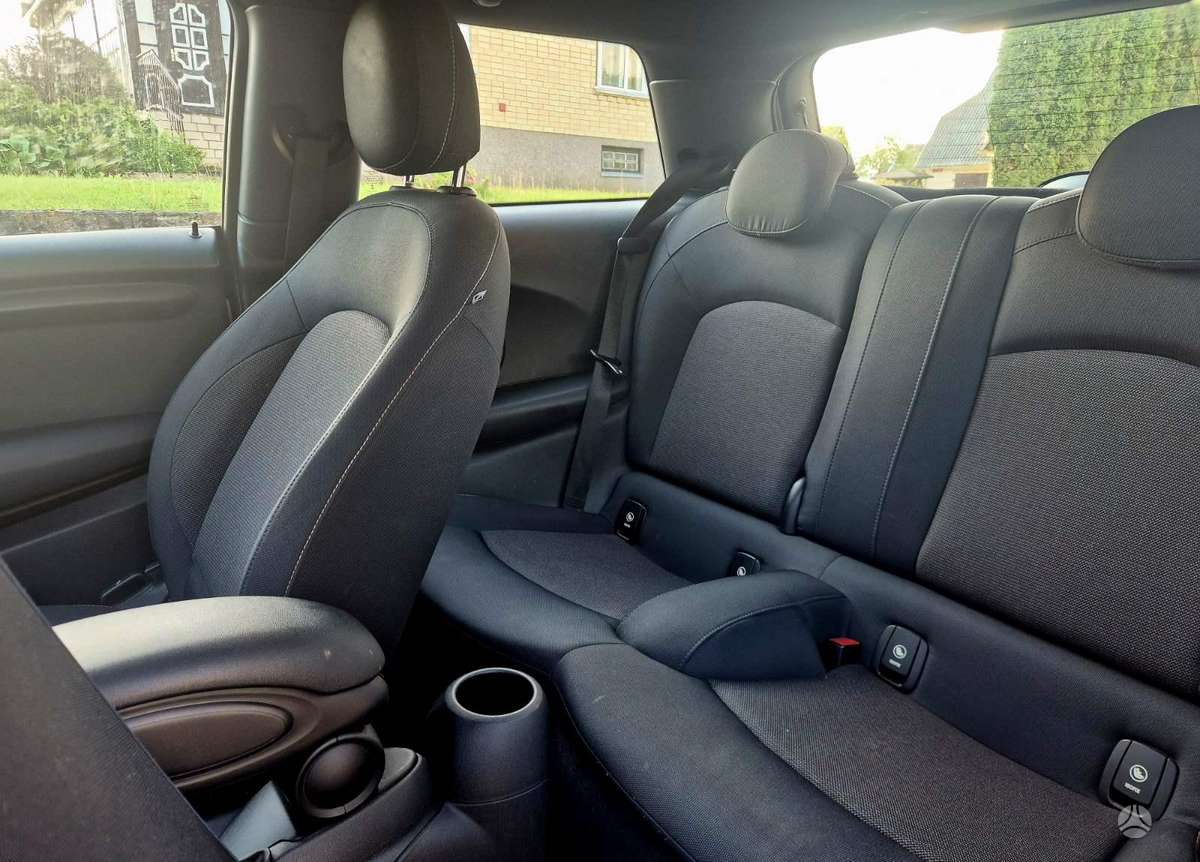 Mini Cooper, 1.5 l., hatchback