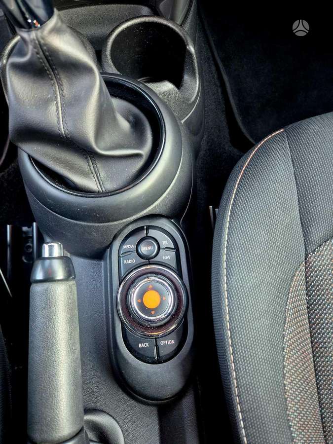 Mini Cooper, 1.5 l., hatchback