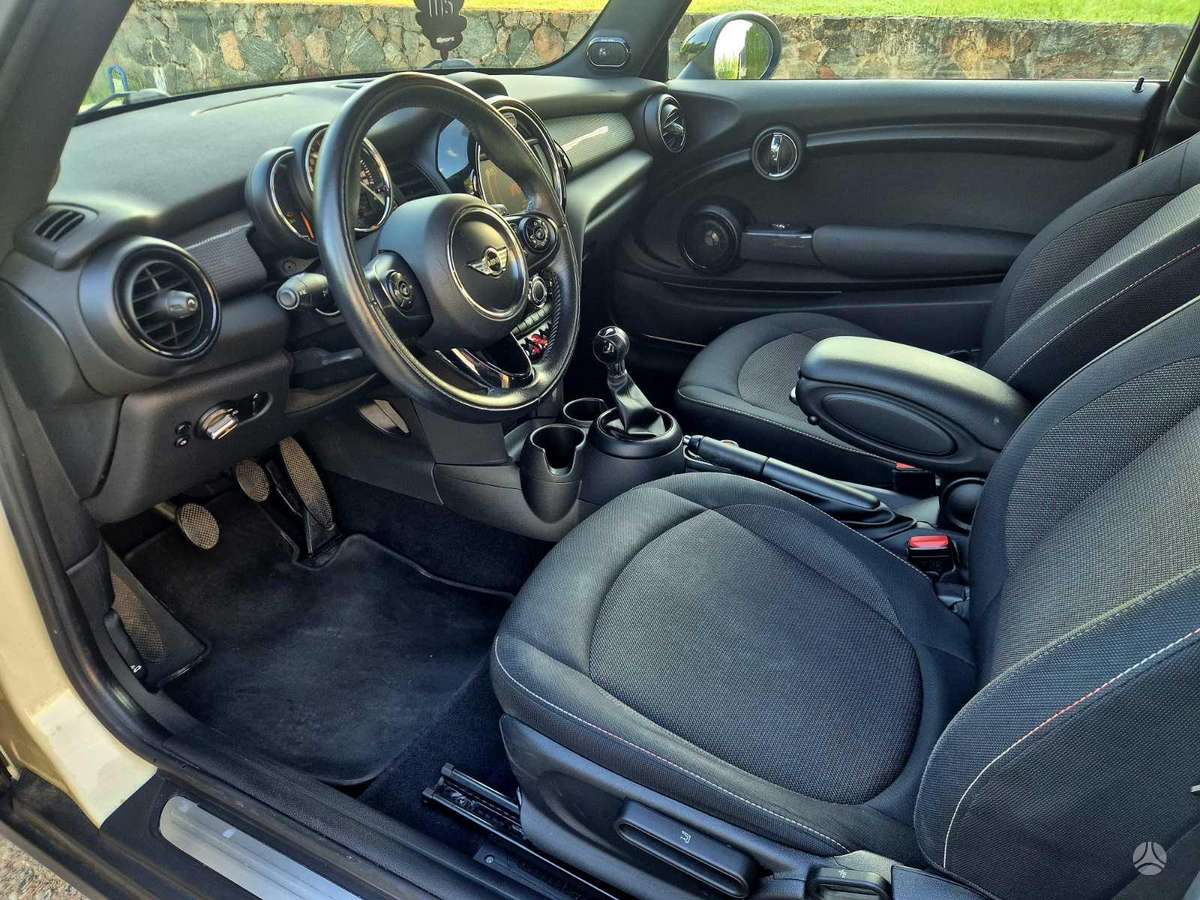 Mini Cooper, 1.5 l., hatchback