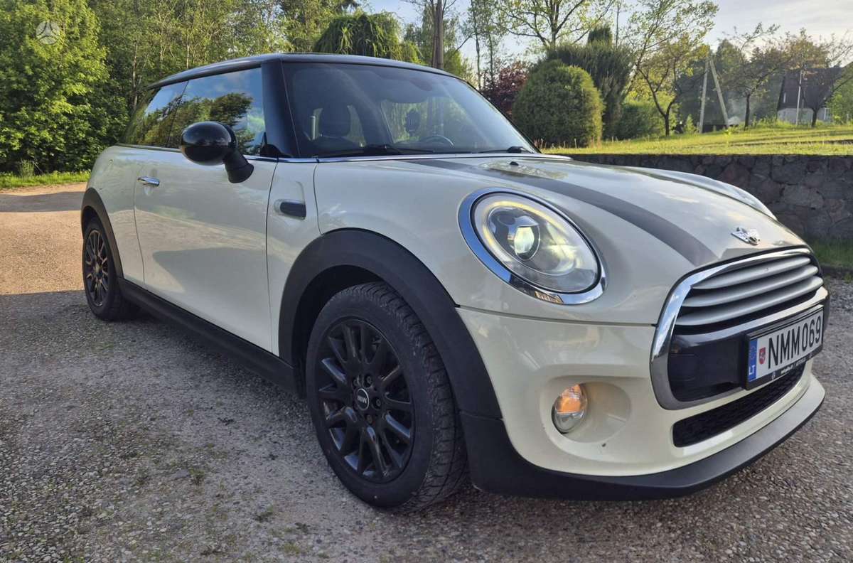 Mini Cooper, 1.5 l., hatchback