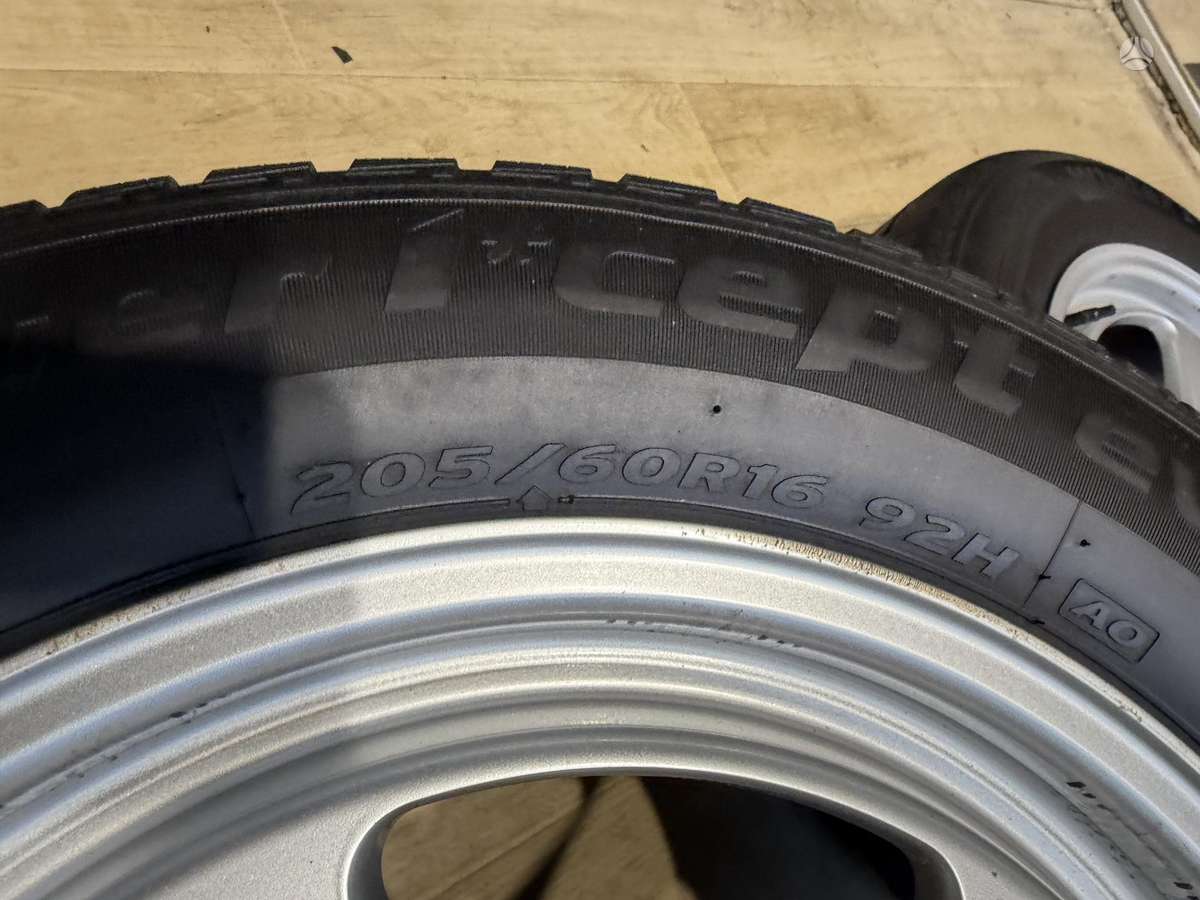 Audi A4 B9 su padangomis, light alloy, R16