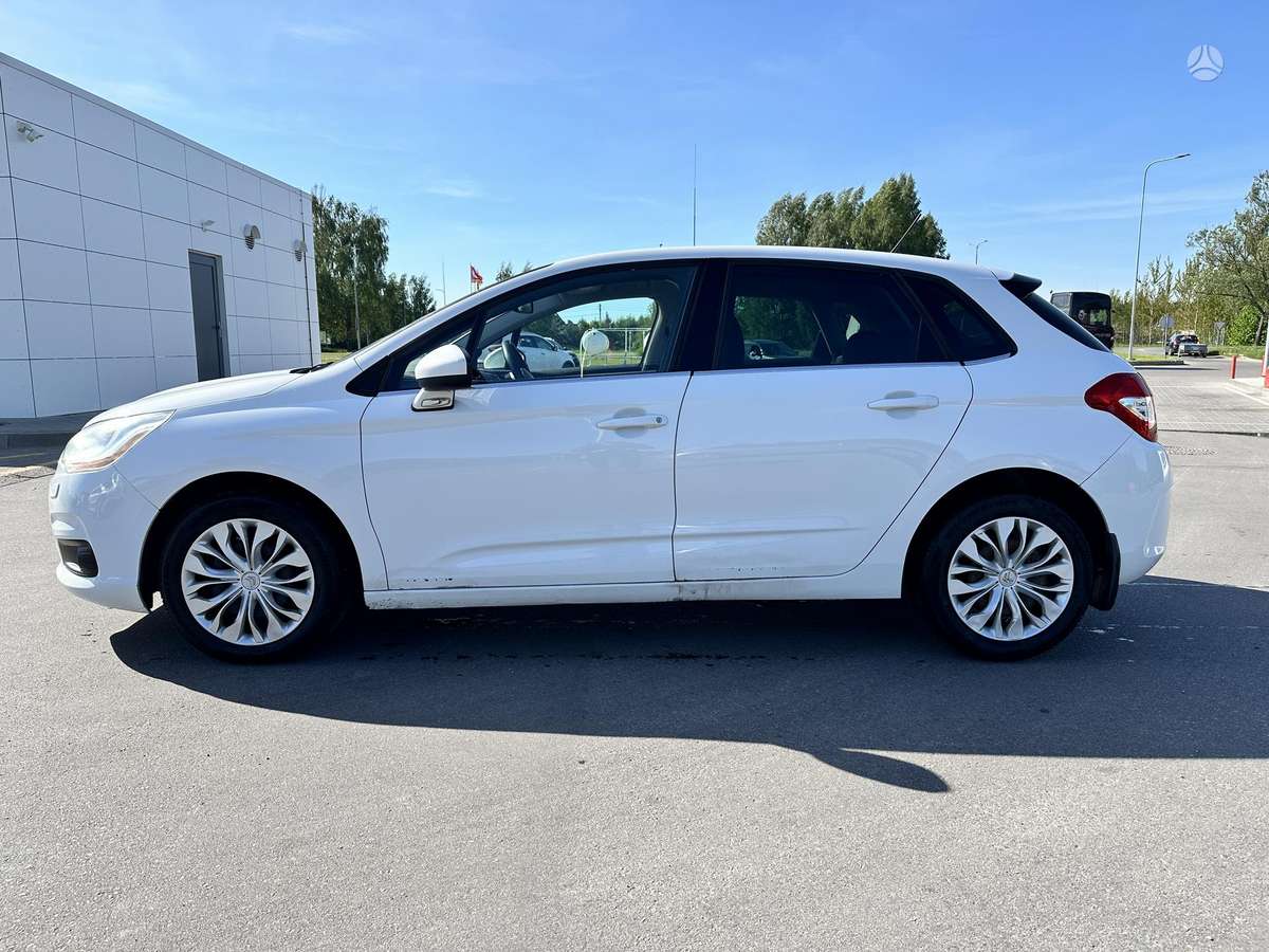 Citroen C4, 1.6 l., hatchback