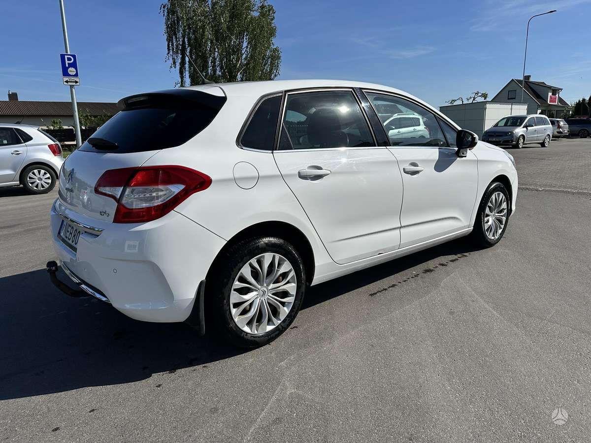 Citroen C4, 1.6 l., hatchback