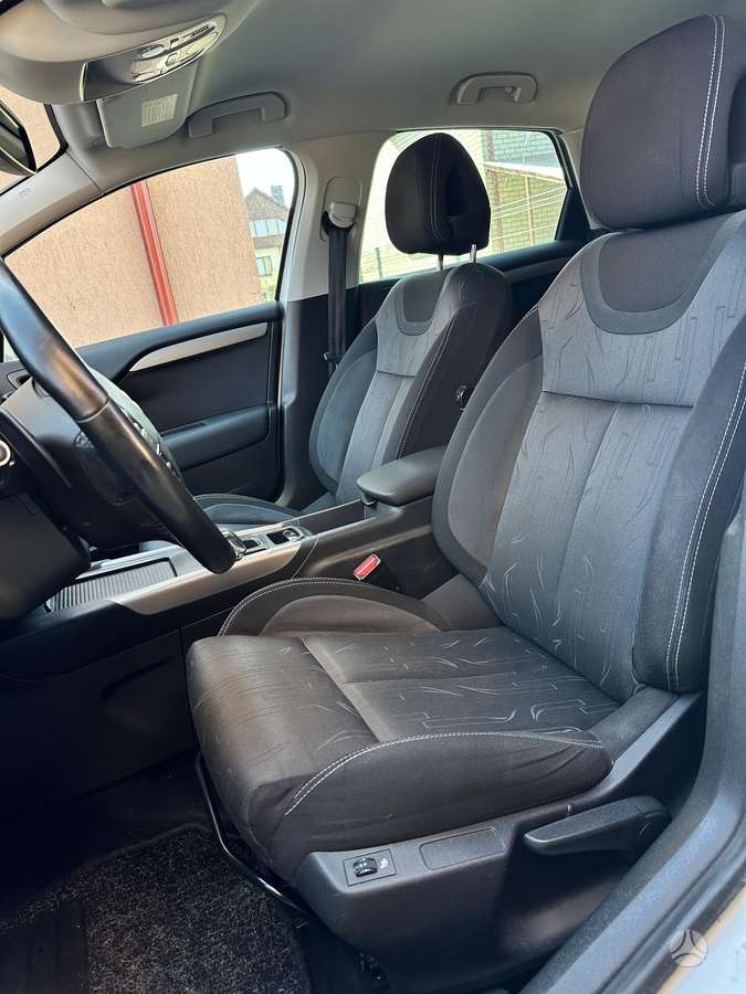 Citroen C4, 1.6 l., hatchback