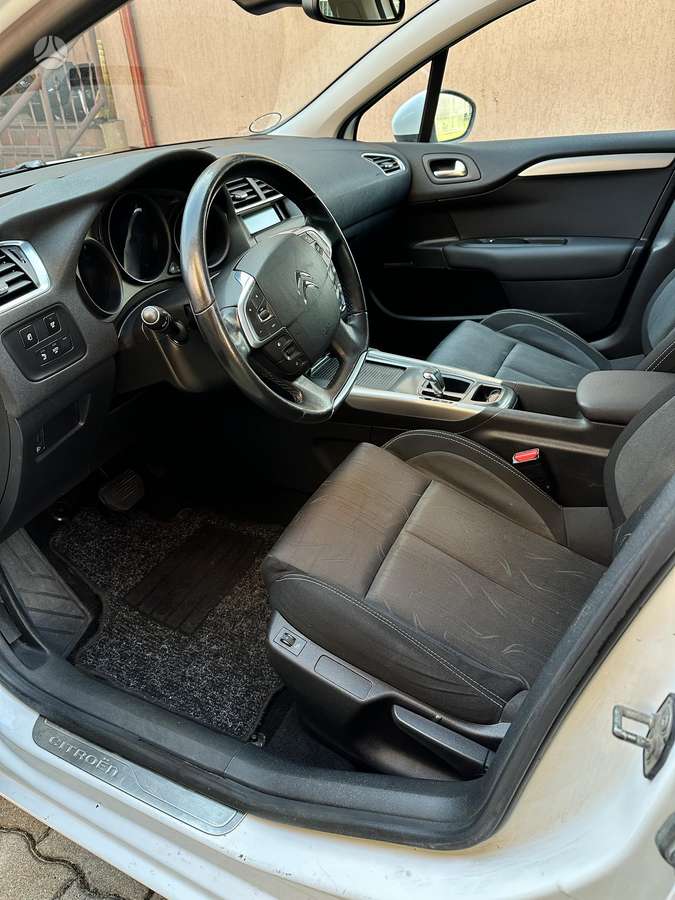 Citroen C4, 1.6 l., hatchback