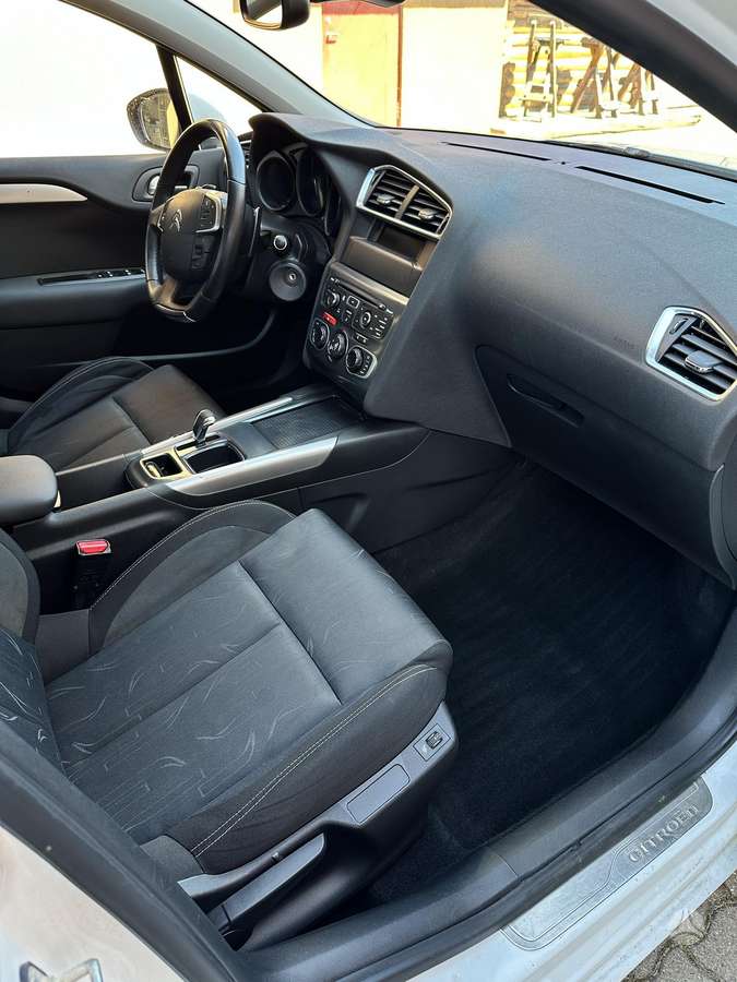 Citroen C4, 1.6 l., hatchback