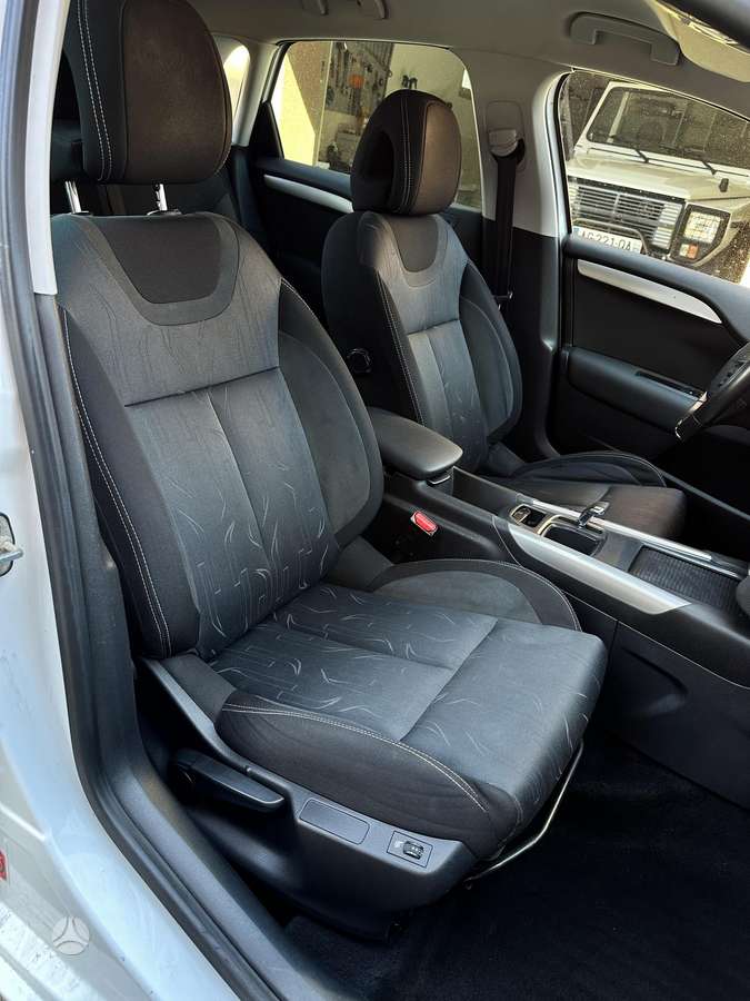 Citroen C4, 1.6 l., hatchback