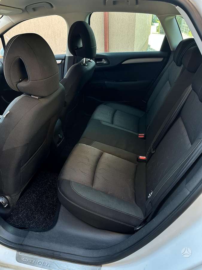 Citroen C4, 1.6 l., hatchback