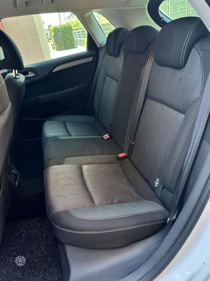 Citroen C4, 1.6 l., hatchback