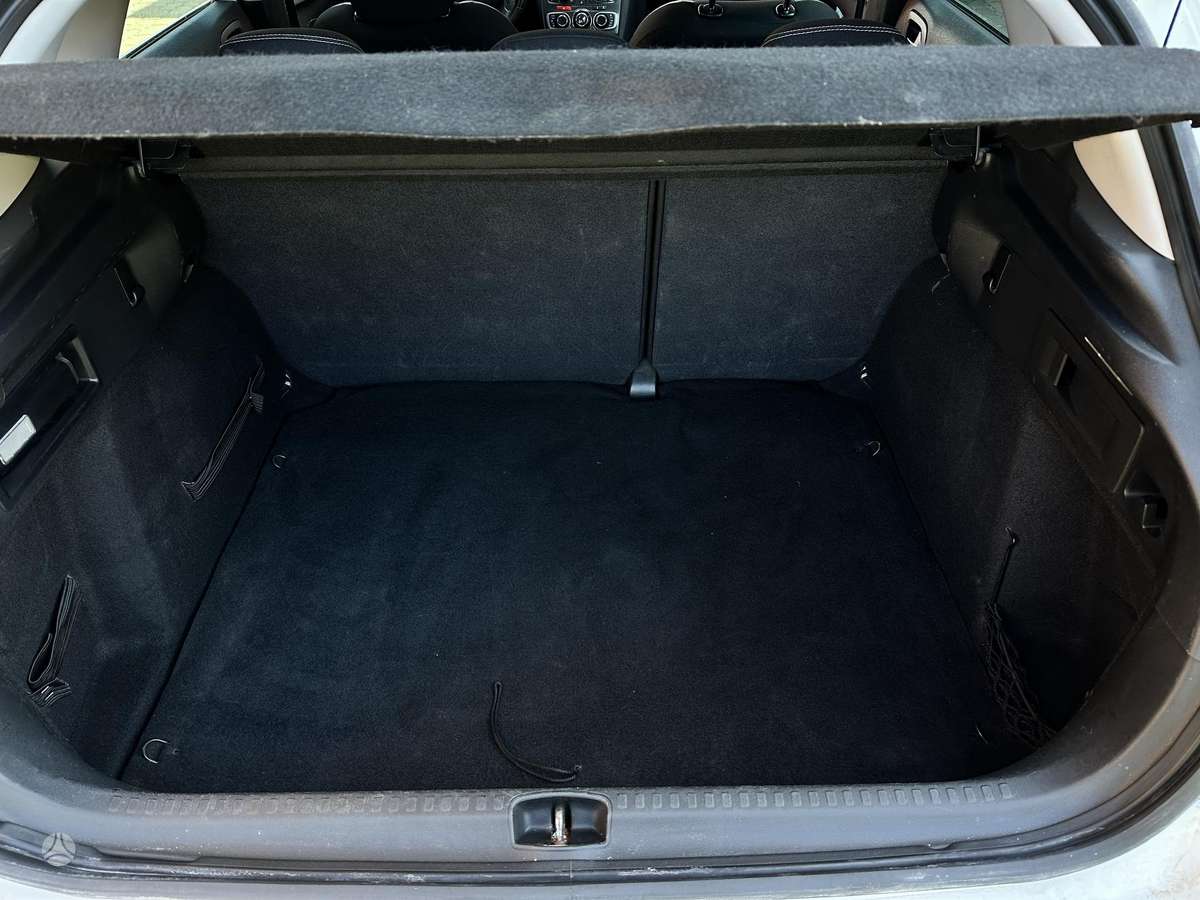 Citroen C4, 1.6 l., hatchback
