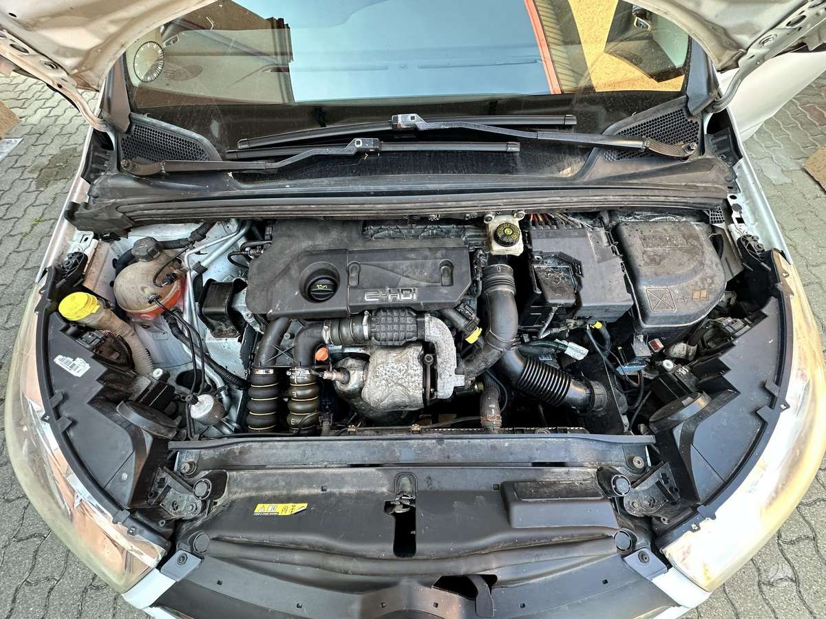 Citroen C4, 1.6 l., hatchback