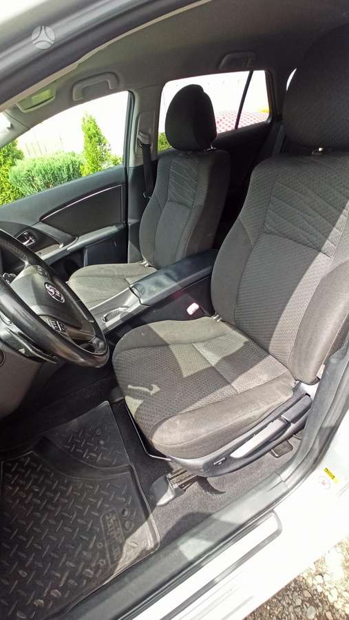 Toyota Avensis - 8