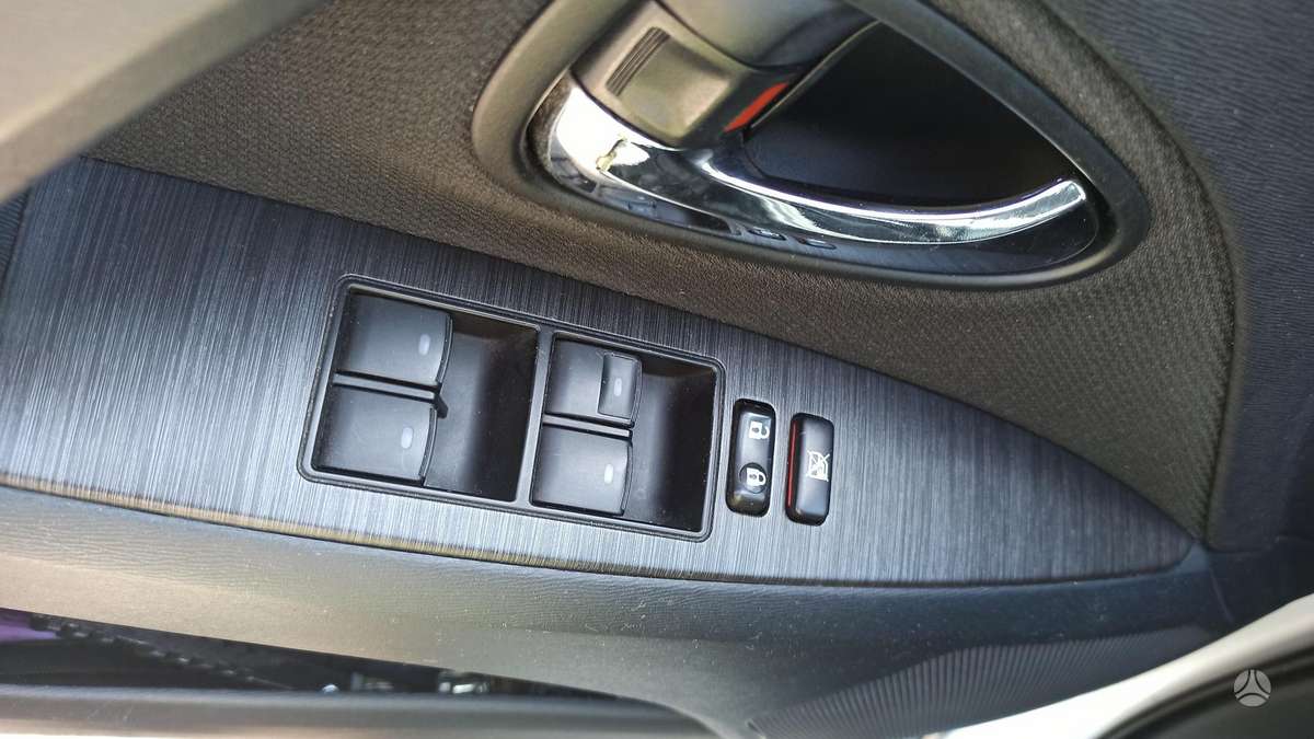 Toyota Avensis - 12