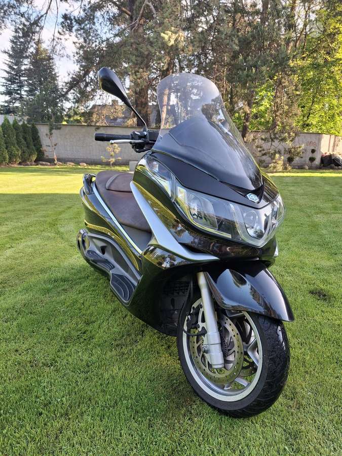 Piaggio X10 330cc, scooters / mopeds