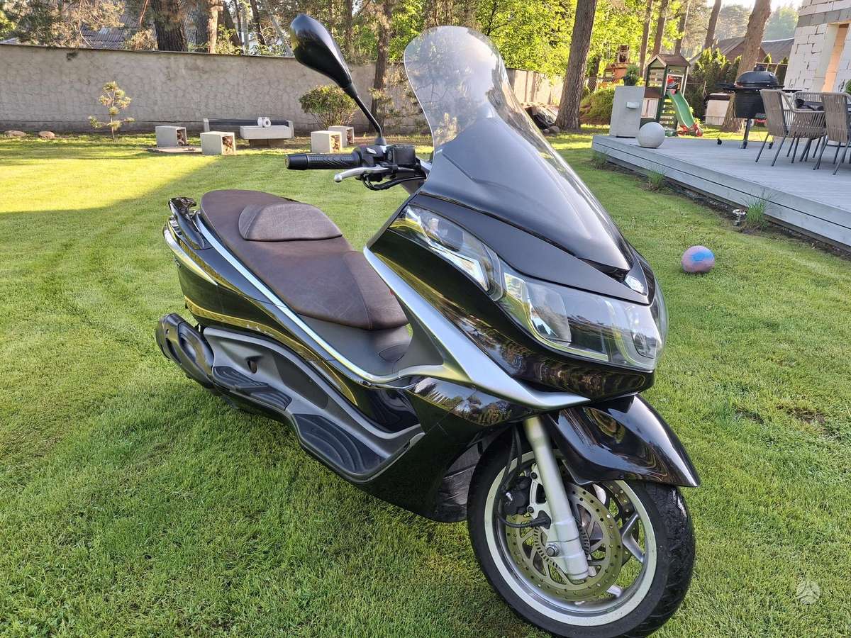 Piaggio X10 330cc, scooters / mopeds