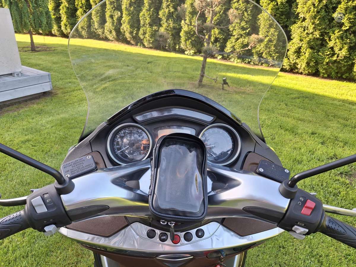 Piaggio X10 330cc, scooters / mopeds