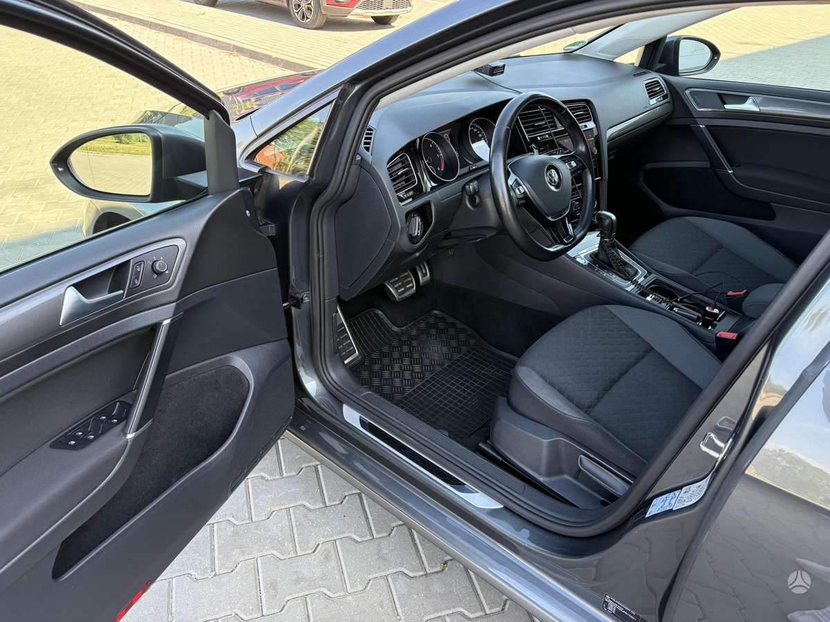 Volkswagen Golf - 10