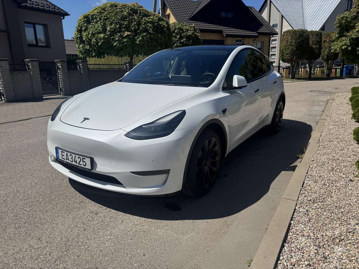 Tesla Model Y - 3