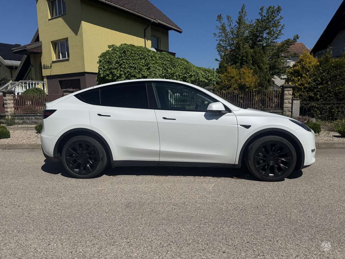 Tesla Model Y - 4