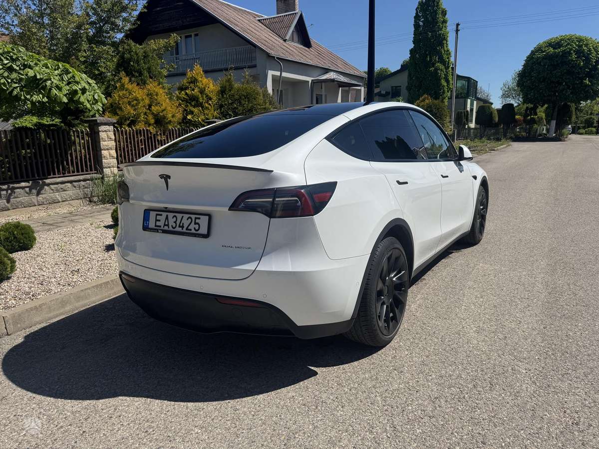 Tesla Model Y, 75 kWh, off-road / crossover
