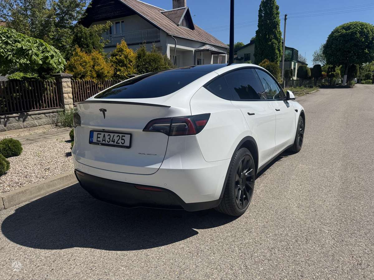 Tesla Model Y - 5
