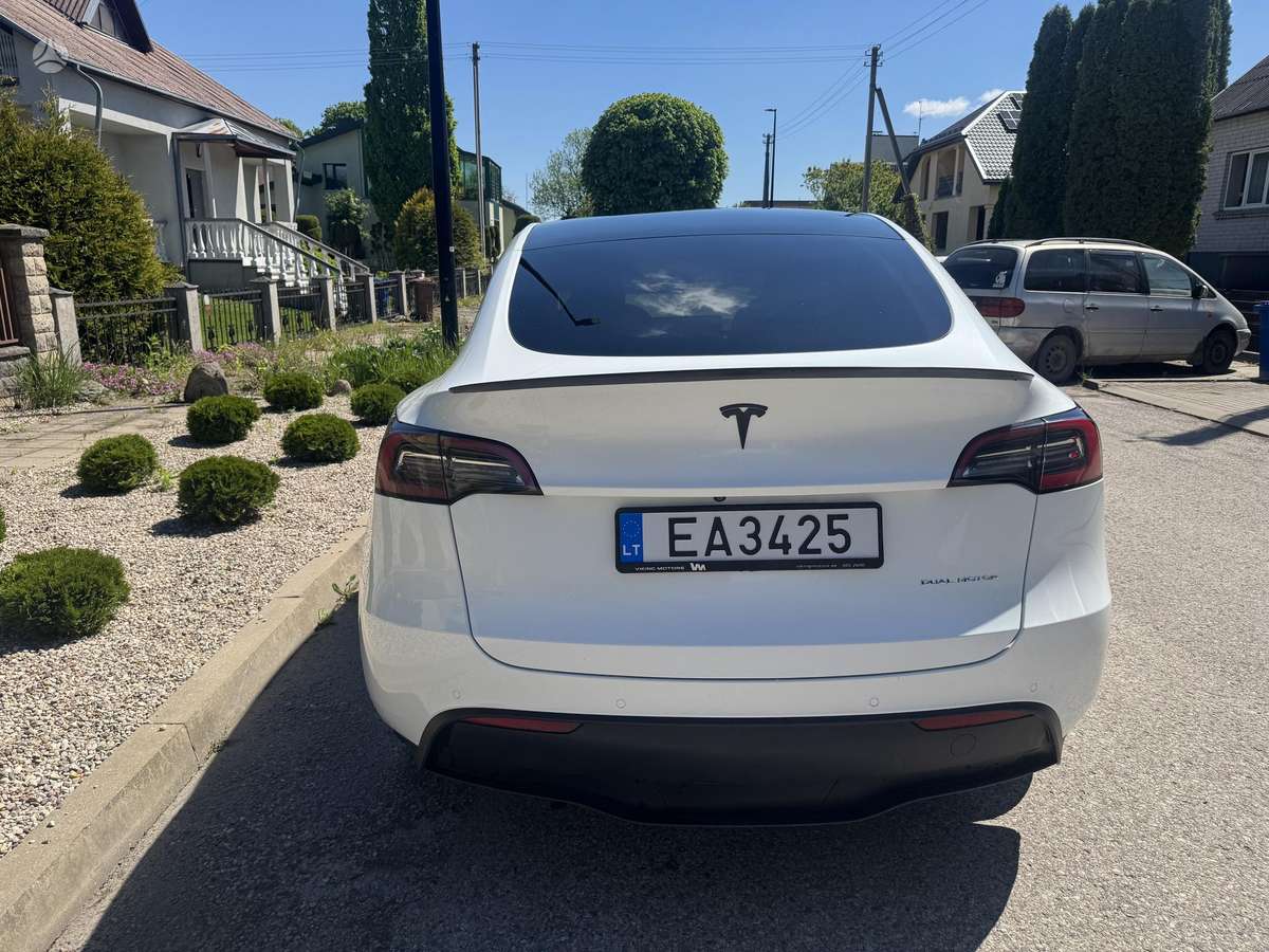 Tesla Model Y - 6