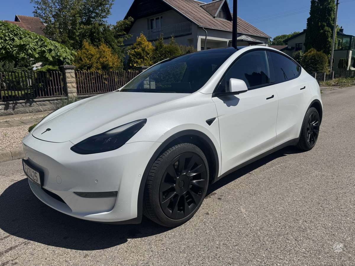 Tesla Model Y - 7