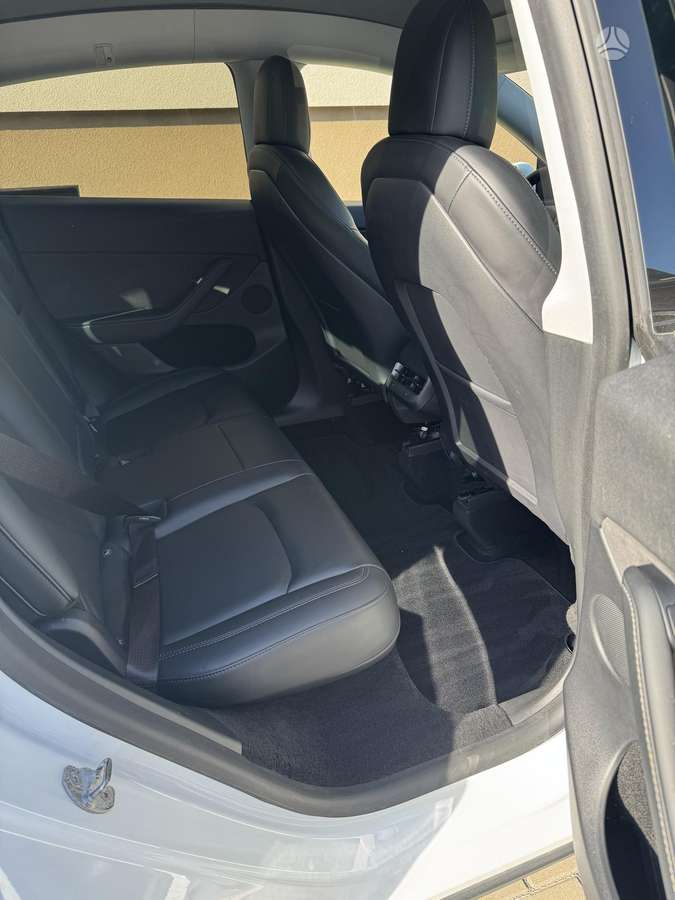 Tesla Model Y, 75 kWh, off-road / crossover
