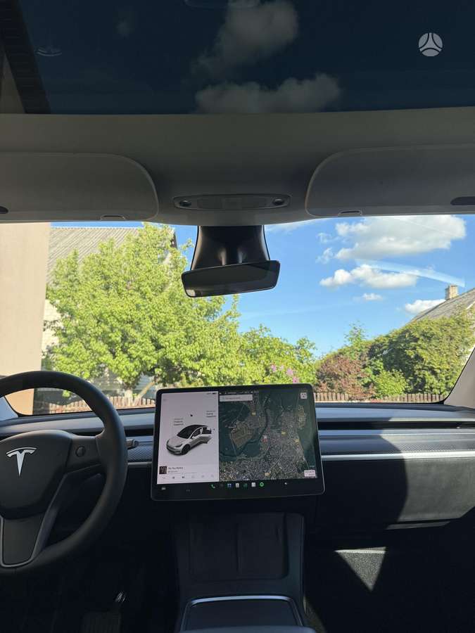 Tesla Model Y - 11