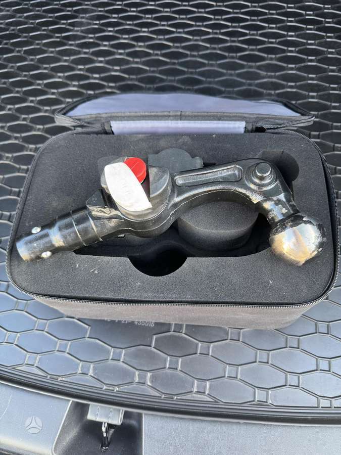 Tesla Model Y, 75 kWh, off-road / crossover