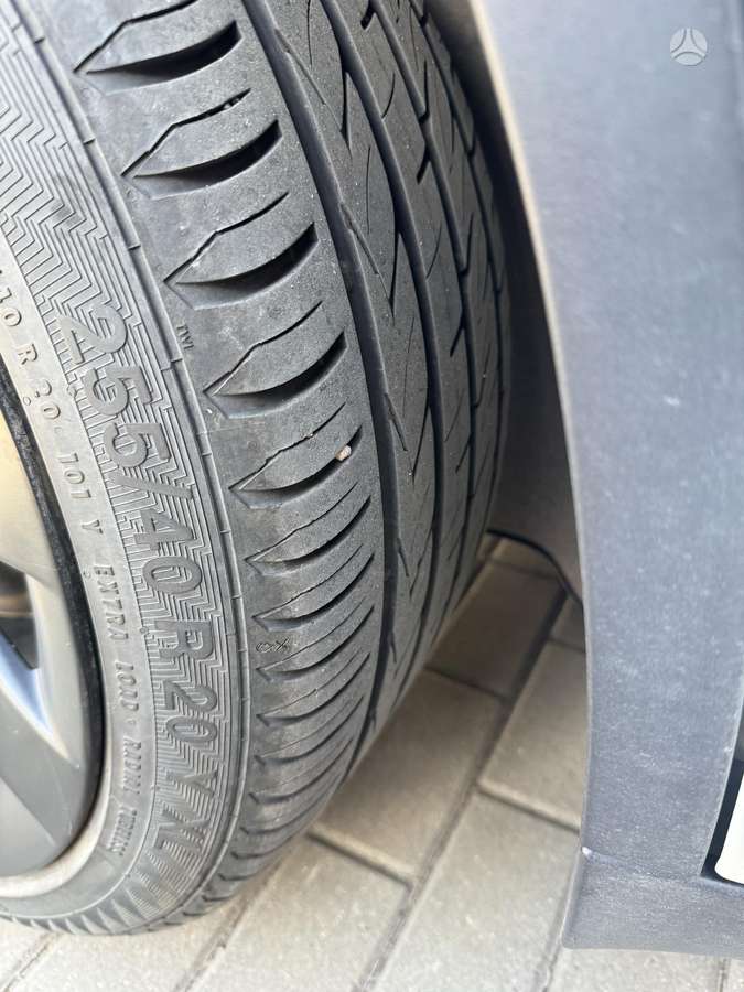 Tesla Model Y, 75 kWh, off-road / crossover