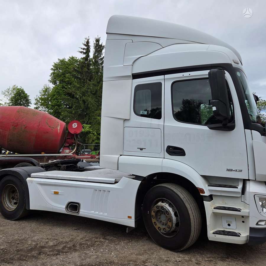 Mercedes-Benz 18.43, single sleeper