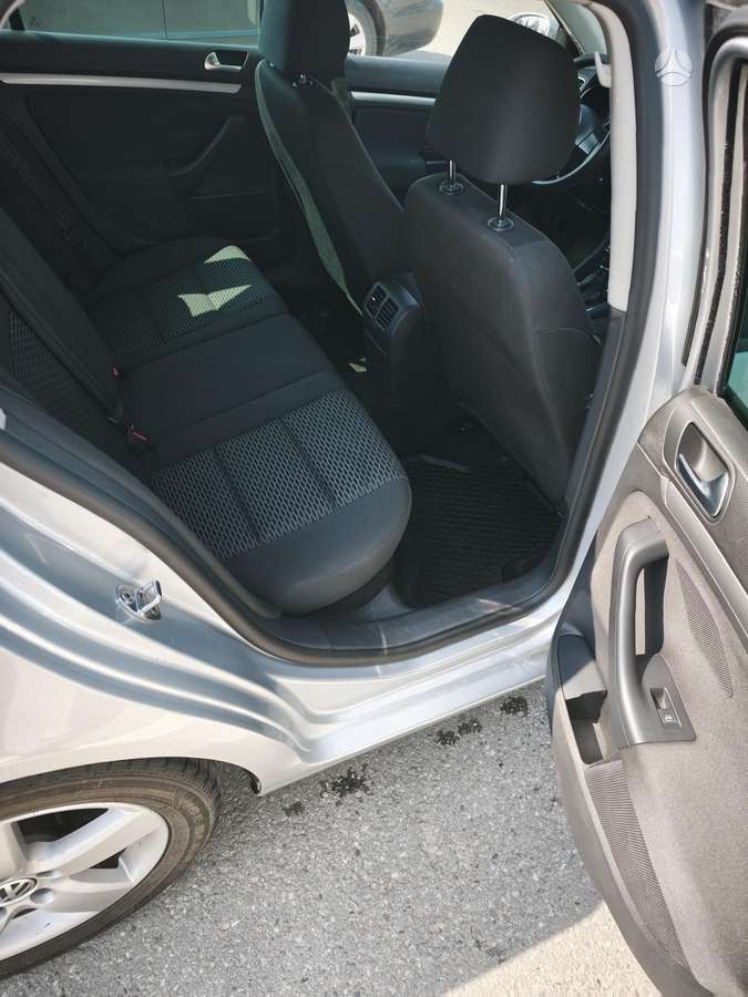 Volkswagen Golf - 5
